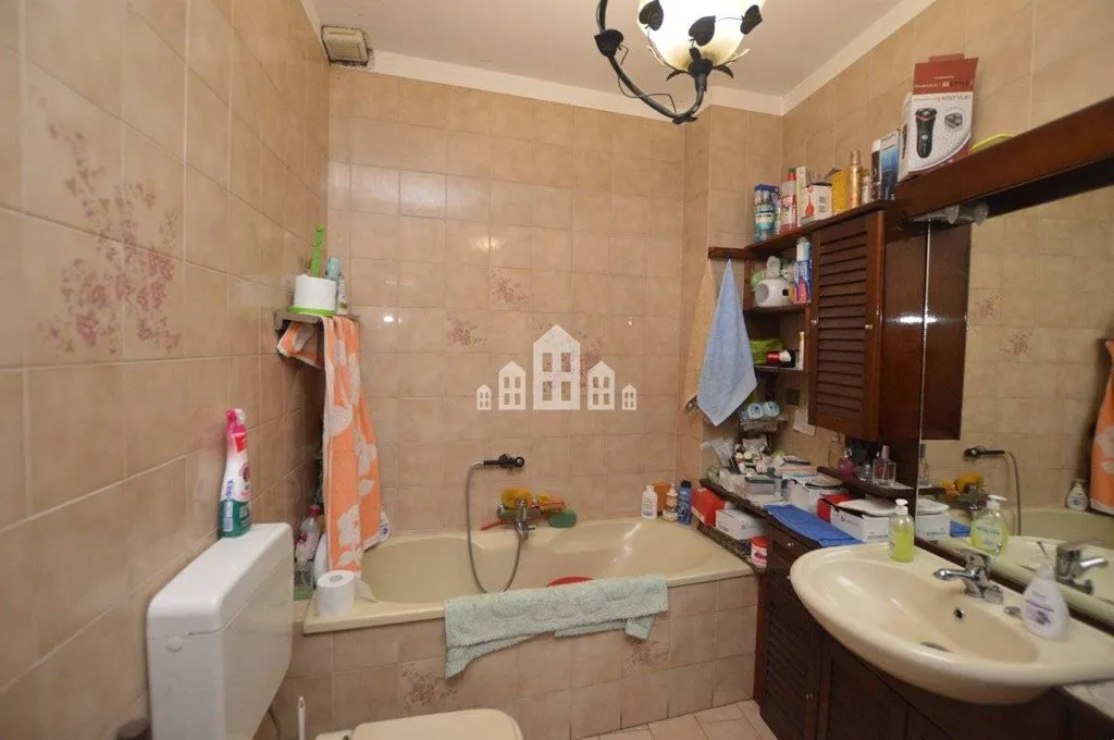 Baños - Independent House with Garden in Valperga