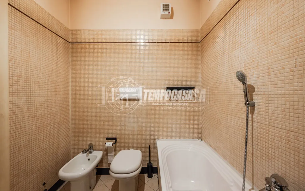 Vannitoad - Two-Bedroom Apartment with Terrace in Milan