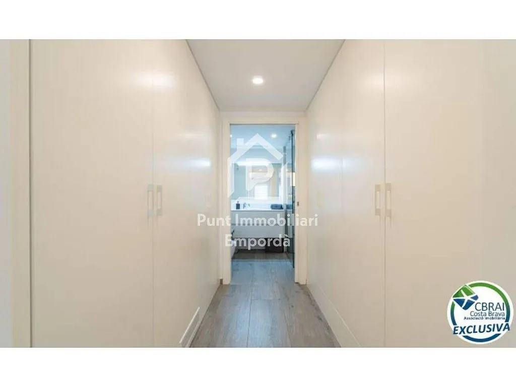 Rooms - Seafront Apartment with Terrace in Carrer de Figueres
