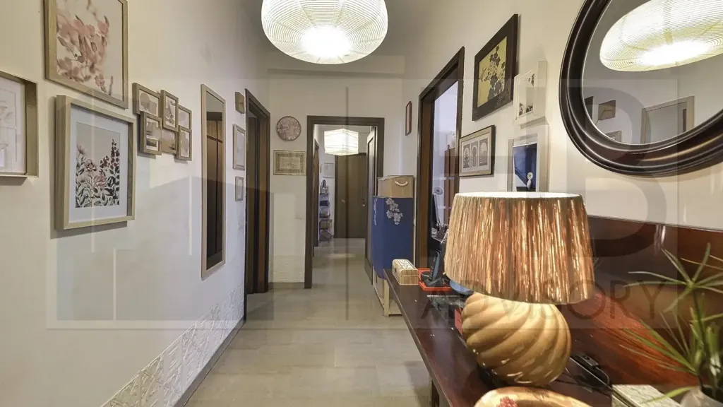 Entrée - Spacious Trilocale with Balcony in Milan