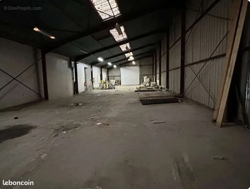 Pièces - Local d'Activité en Zone B.E.R à Lavelanet
