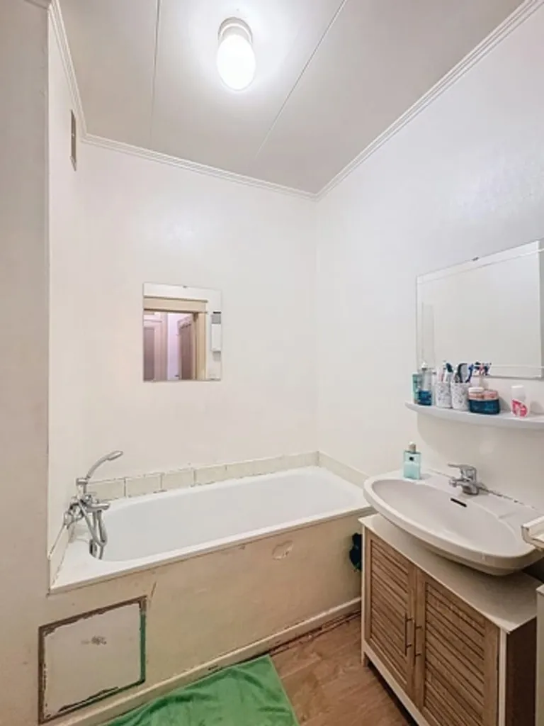 Vannitoad - 2-Bedroom Apartment with Terrace in Schaerbeek