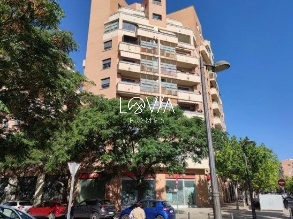 Exterior - Commercial Space with Street Frontage in Valencia
