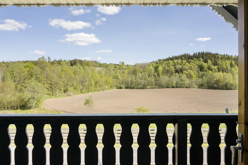 Balcon - Villa with Workshop in Idyllic Setting