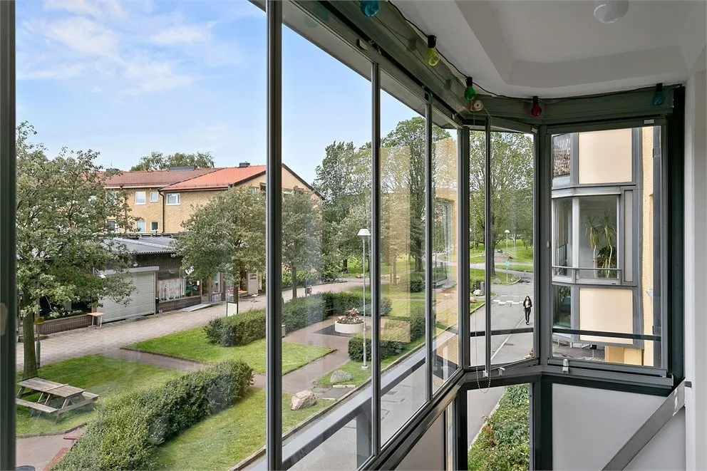 Balcon - Bright Two-Bedroom with Balcony in Göteborg