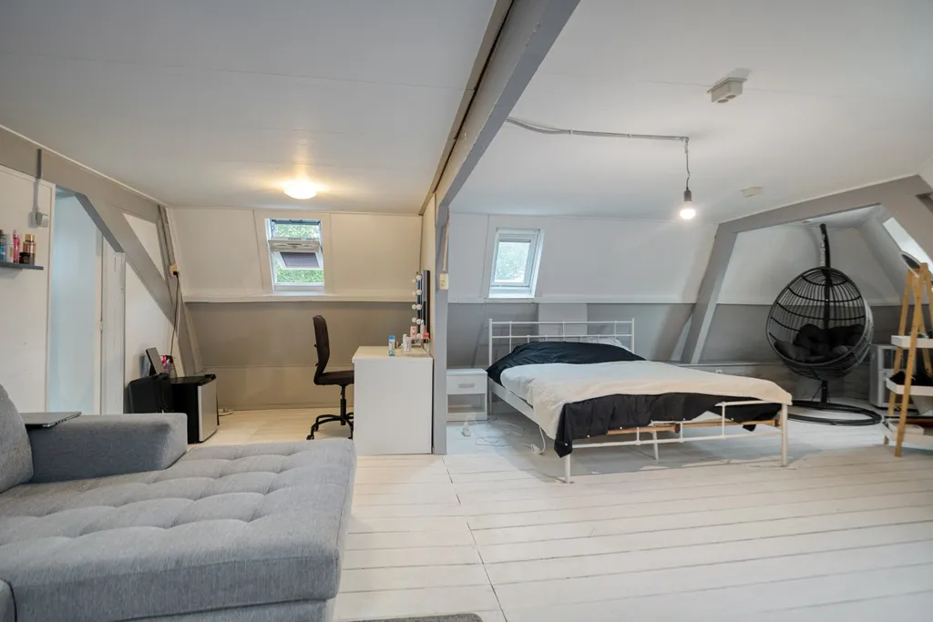 Magamistoad - Mixed-Use House with Studio on Axelsestraat, Terneuzen