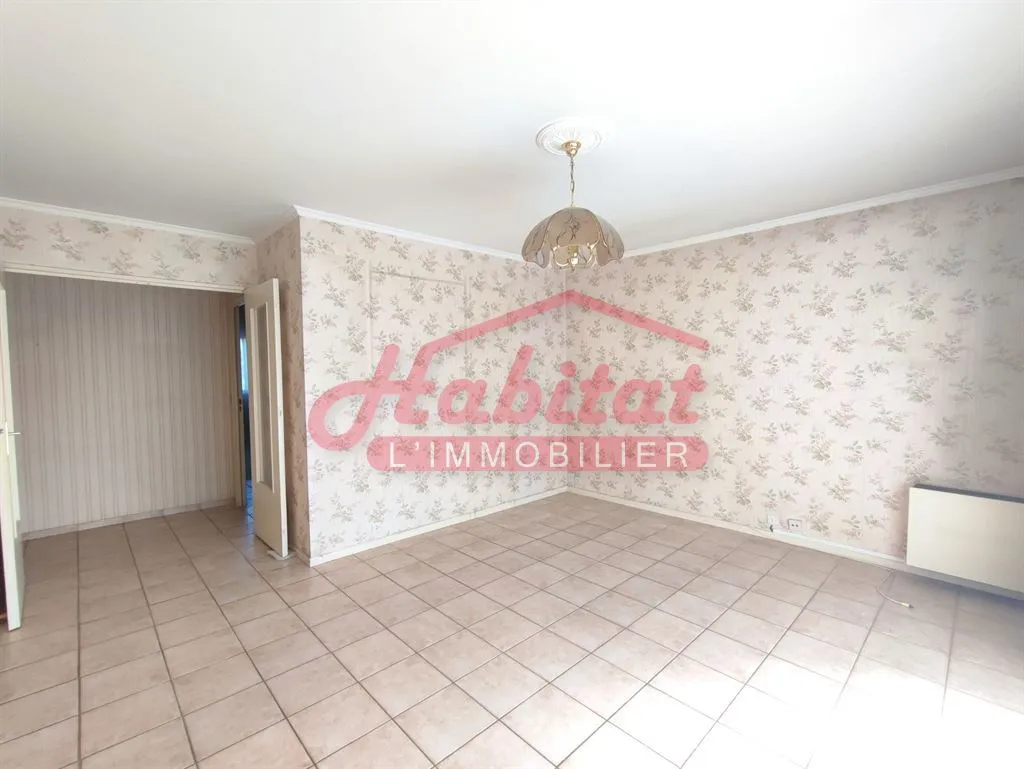 Rooms - 4-Piece Flat with Balcony in Chelles Centre