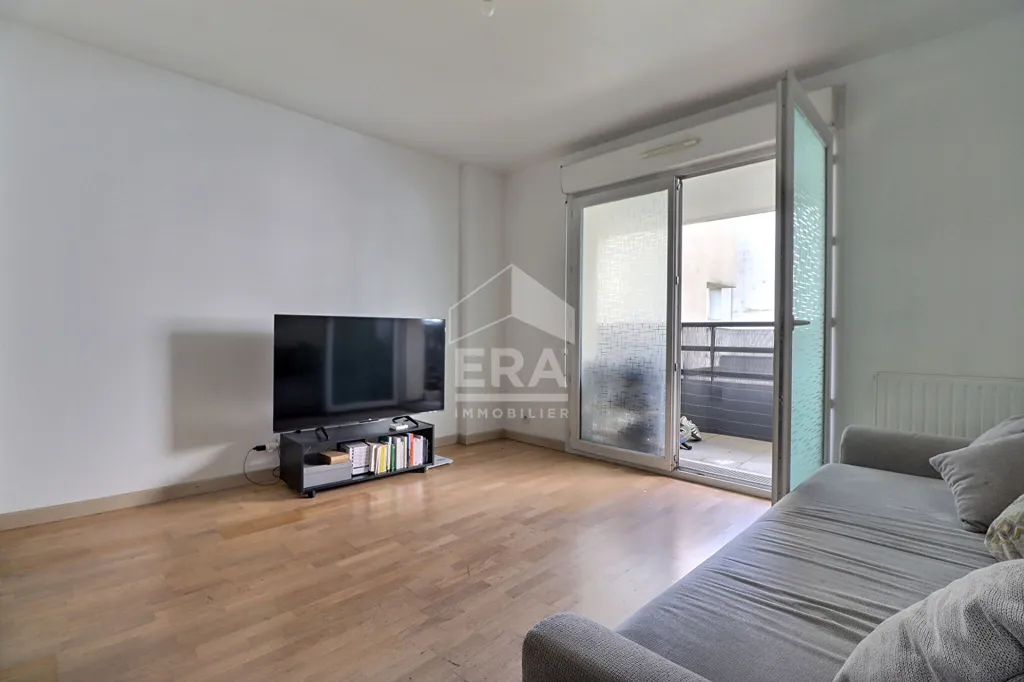 Séjour - Appartement 2 Pièces avec Terrasse à Bobigny