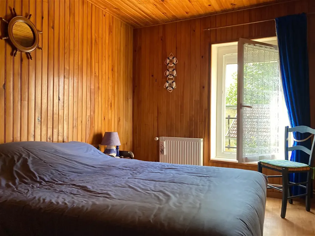 Chambres - Maison en Pierre à Bréhal avec Cheminée