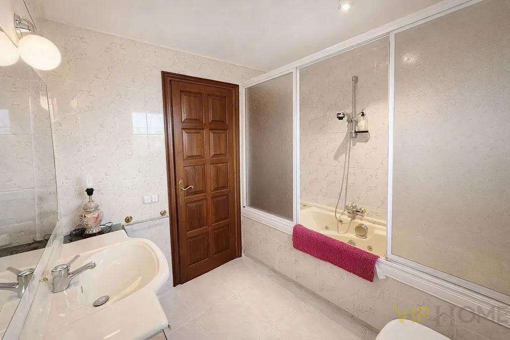 Salles de bain - Chalet with Mountain Views in Golf Costa Brava