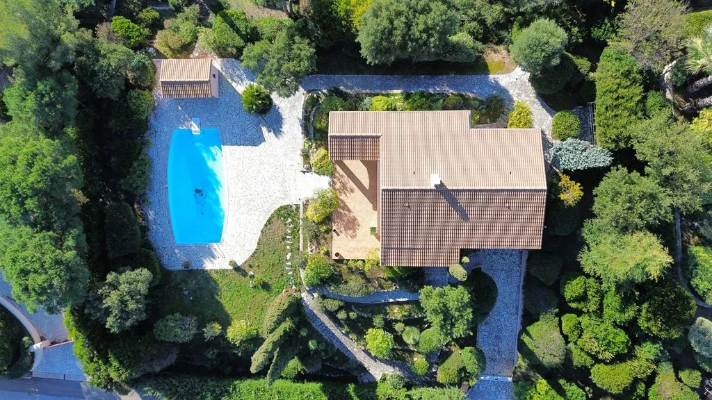 Vue aérienne - Villa Luxueuse avec Piscine et Vue Mer à Saint-Aygulf