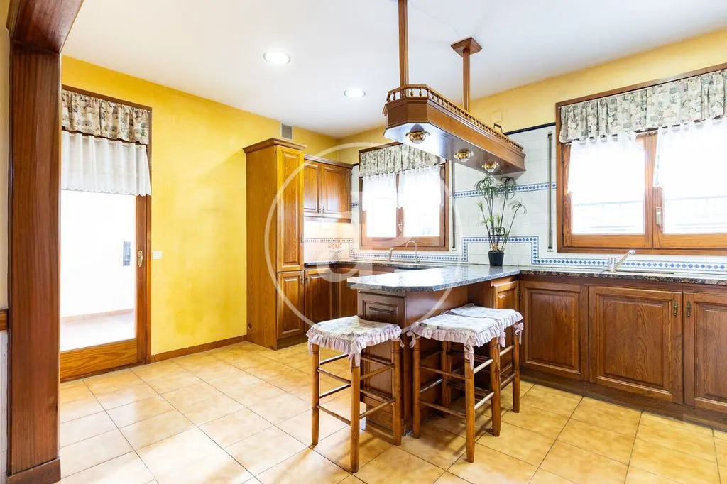Cuisine - Luxury Villa with Pool in Sabadell