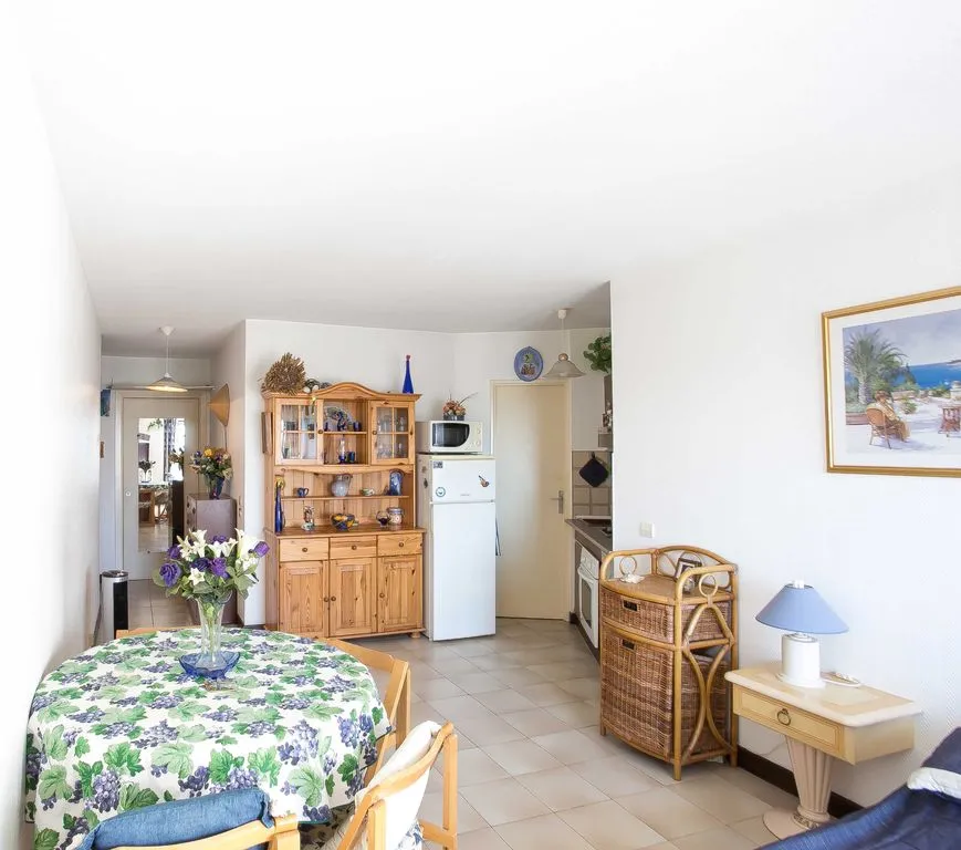 Salle à manger - Studio Luxueux avec Piscine à Mandelieu-la-Napoule
