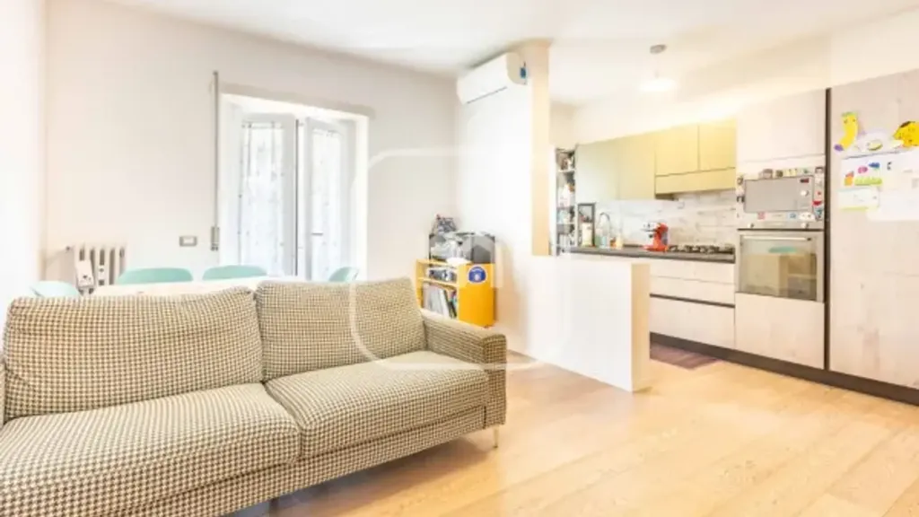 Elutuba - Apartment with Balcony in Cinecittà, Rome