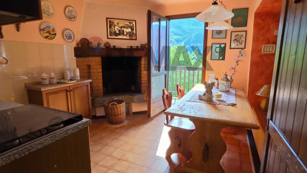 Kitchen - Trilocale with Garden in Darzo