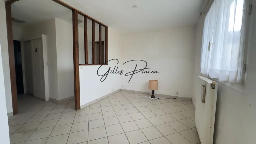 Toad - 3-Bedroom Apartment with Balcony in Limay