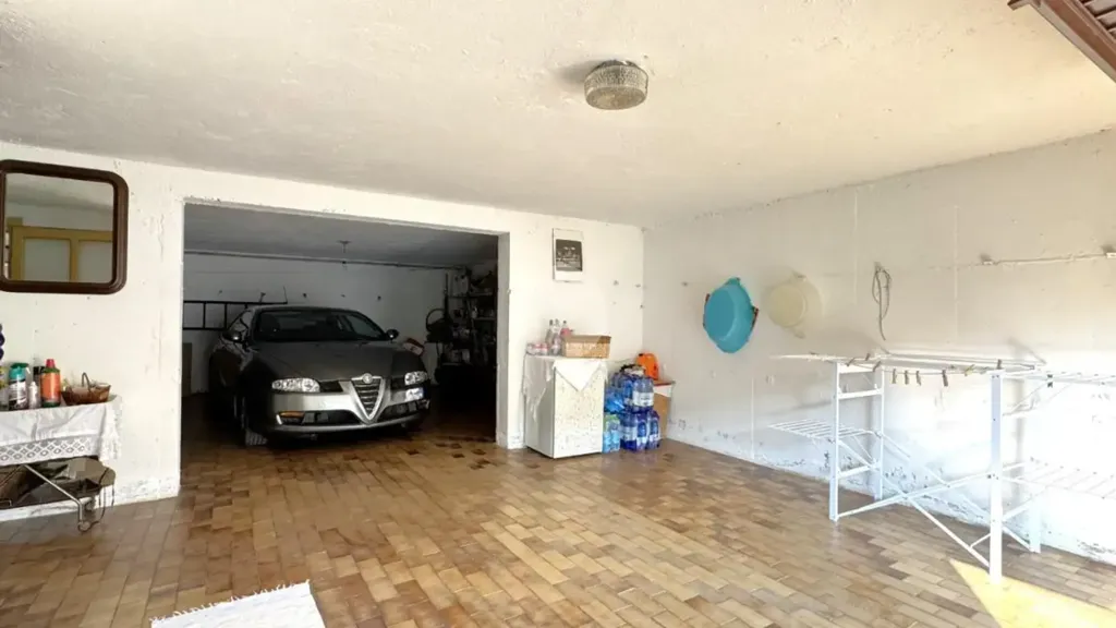 Garage - Terraced Villa with Garden in Marcaria