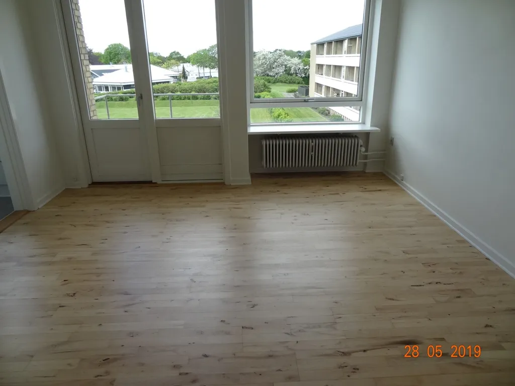 Pièces - 2-Bedroom Apartment with Balcony in Viborg