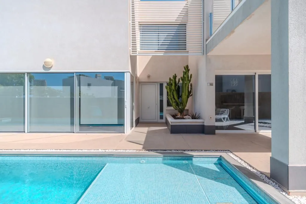 Bassein - Luxury Villa with Pool in Playa Paraiso