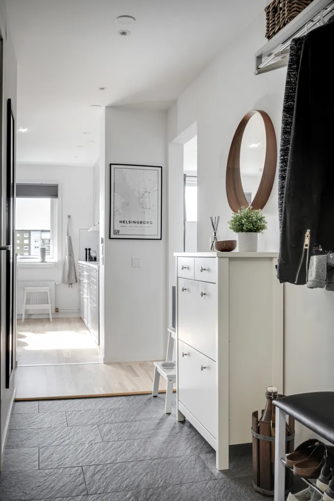 Entrée - Renovated Two-Bedroom with Balcony in Ättekulla