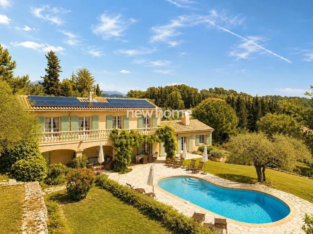 Vue aérienne - Villa avec Piscine Chauffée à Valbonne