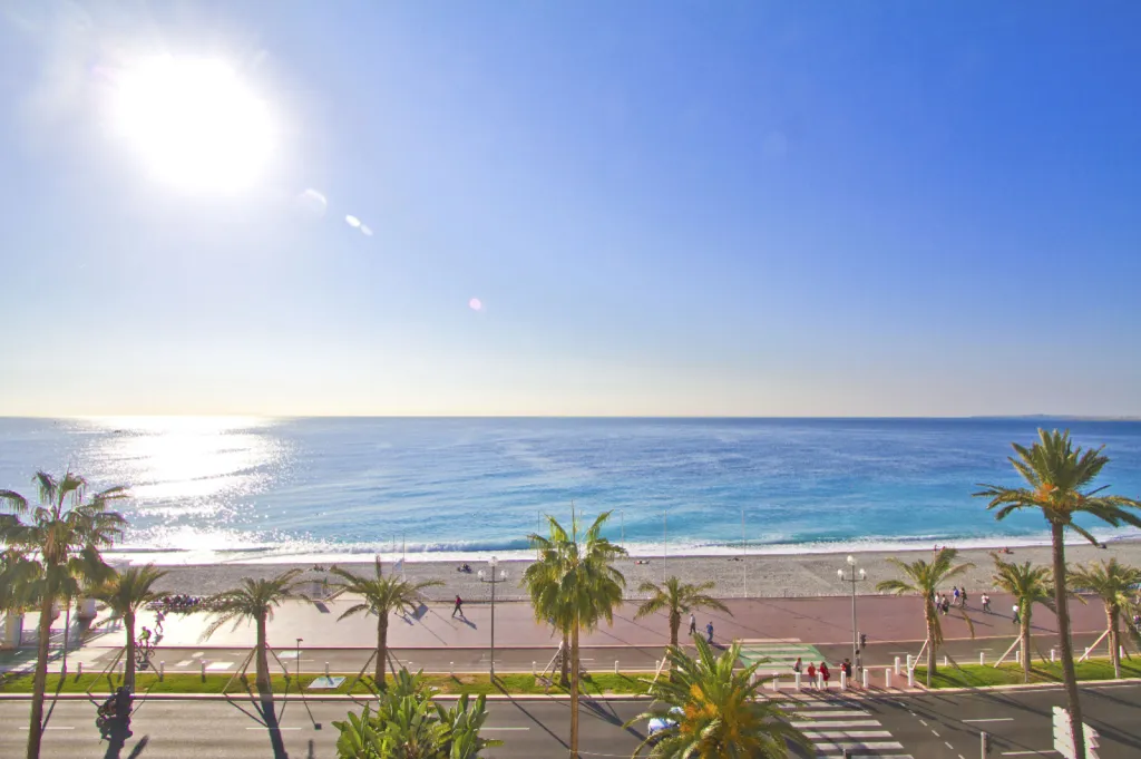 Rõdu - 3-Bed Apartment with 180° Sea View in Nice