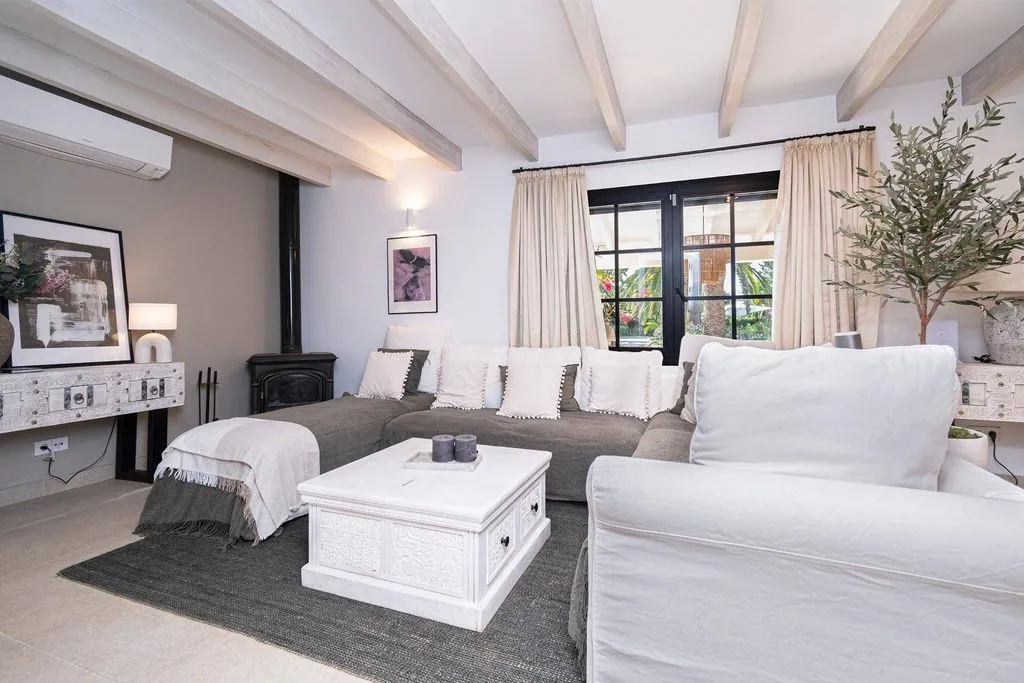 Elutuba - Luxury Farmhouse with Mountain Views in Binissalem