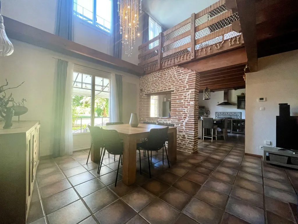 Sala da pranzo - Charming House with Pool in Lavernose-Lacasse