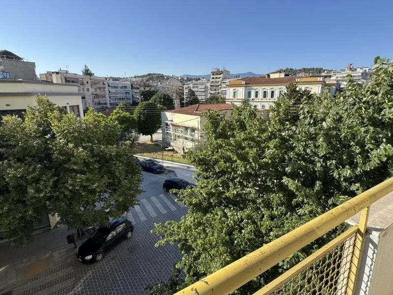 Rõdu - Office Space with City View in Serres Centre