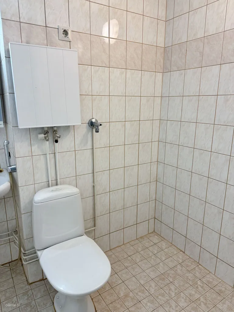 Salles de bain - Three-Room Flat with Balcony in Hervanta