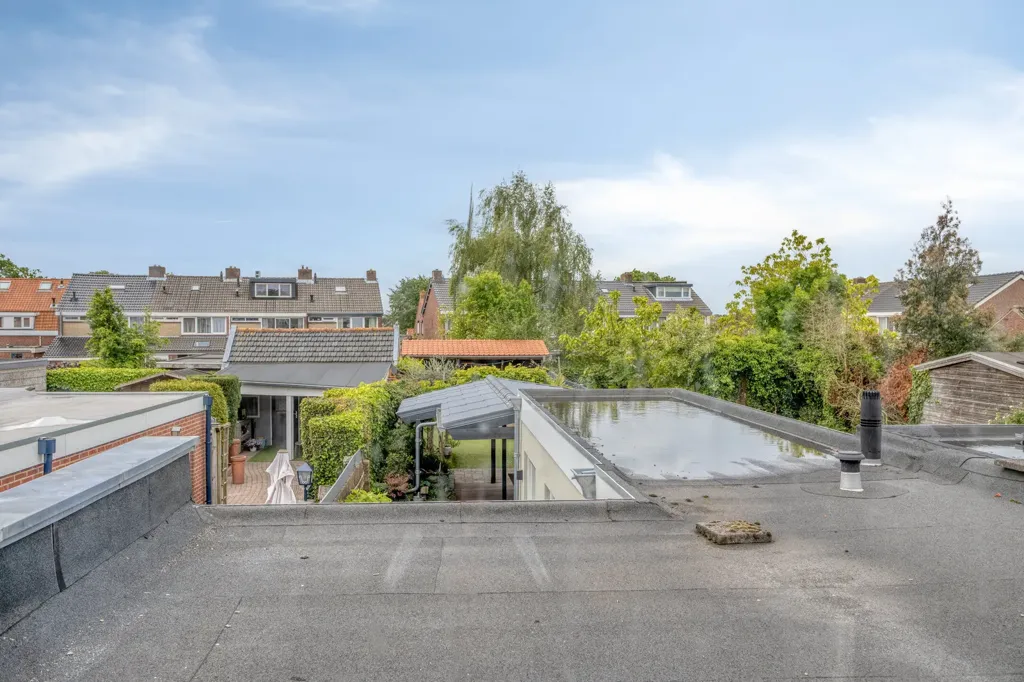 Aed - Spacious Semi-detached House with Deep Garden in Halsteren