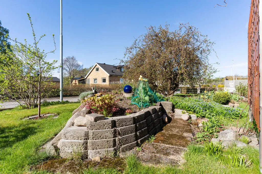 Jardin - Renovated House with Garden in Vargön