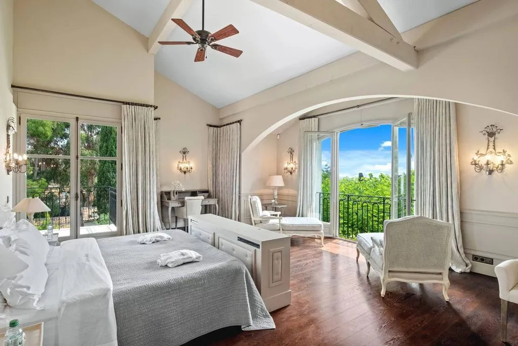 Bedrooms - Luxury Villa with Heated Pool in Cap d'Antibes