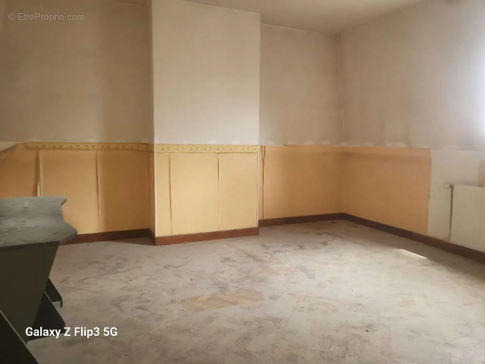 Rooms - Renovable Building with Commercial Space in Roubaix
