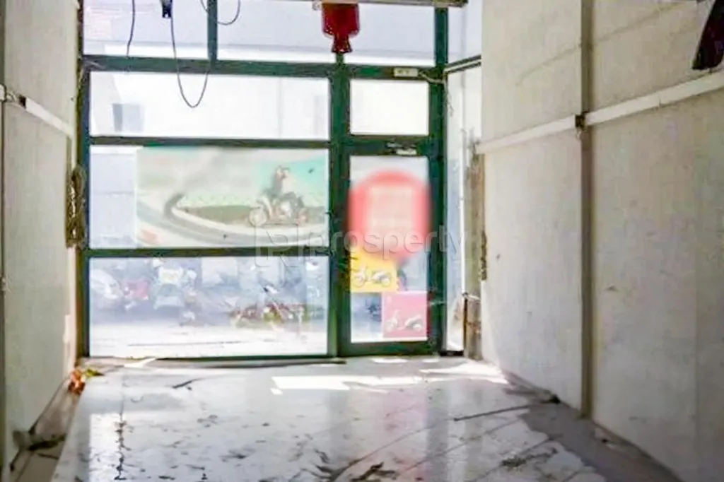 Garage - Retail Store near Central Square in Xanthi
