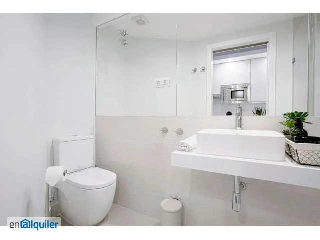 Bagni - 17th-Century Suite with Plaza View in Madrid