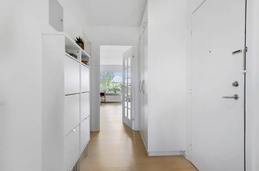 Esik - Condo with South-Facing Balcony in Hasseris