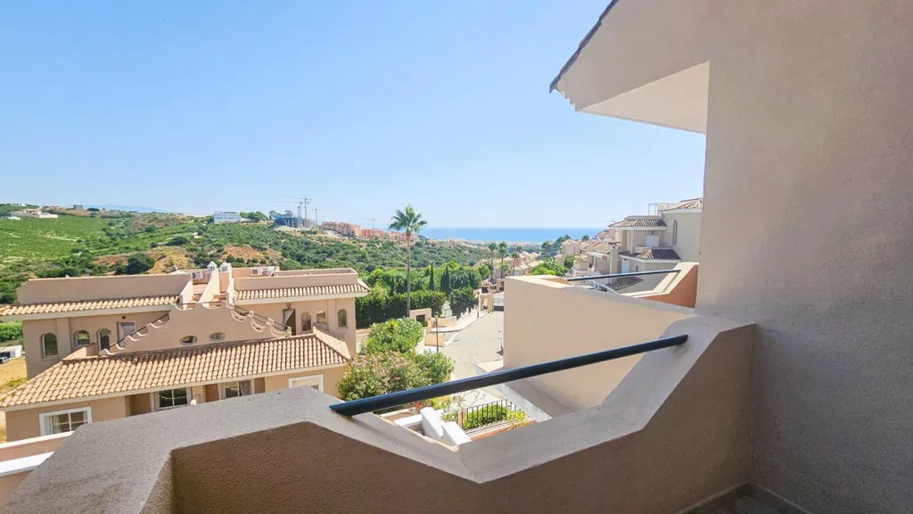 Balcon - Refurbished Semi-Detached with Pool in La Duquesa