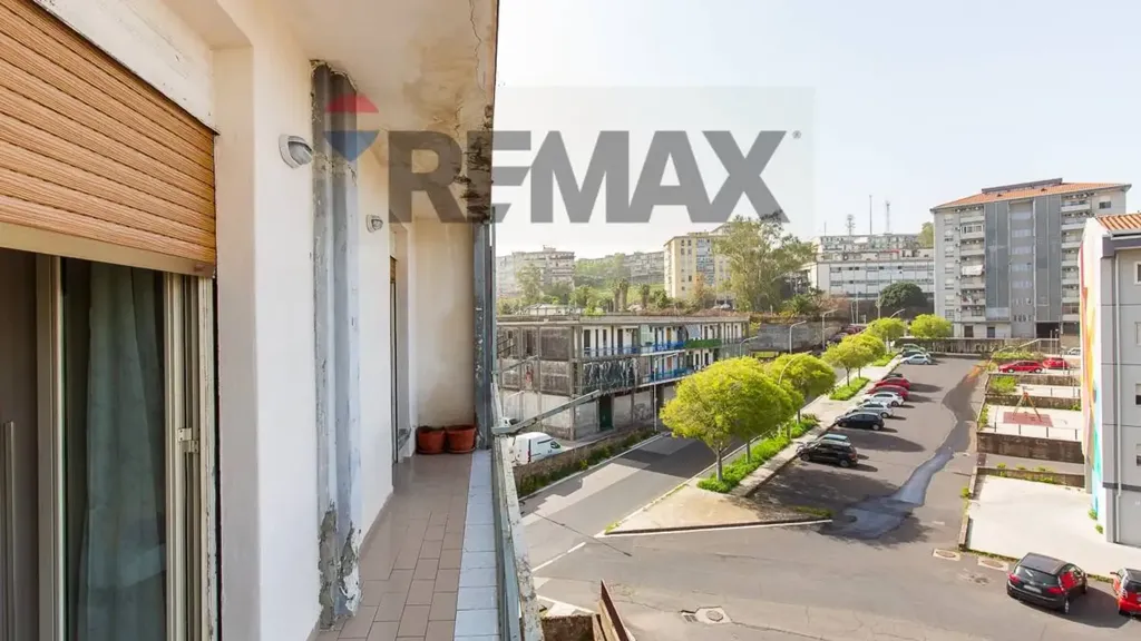 Rõdu - 4-Room Apartment with Balcony in Catania