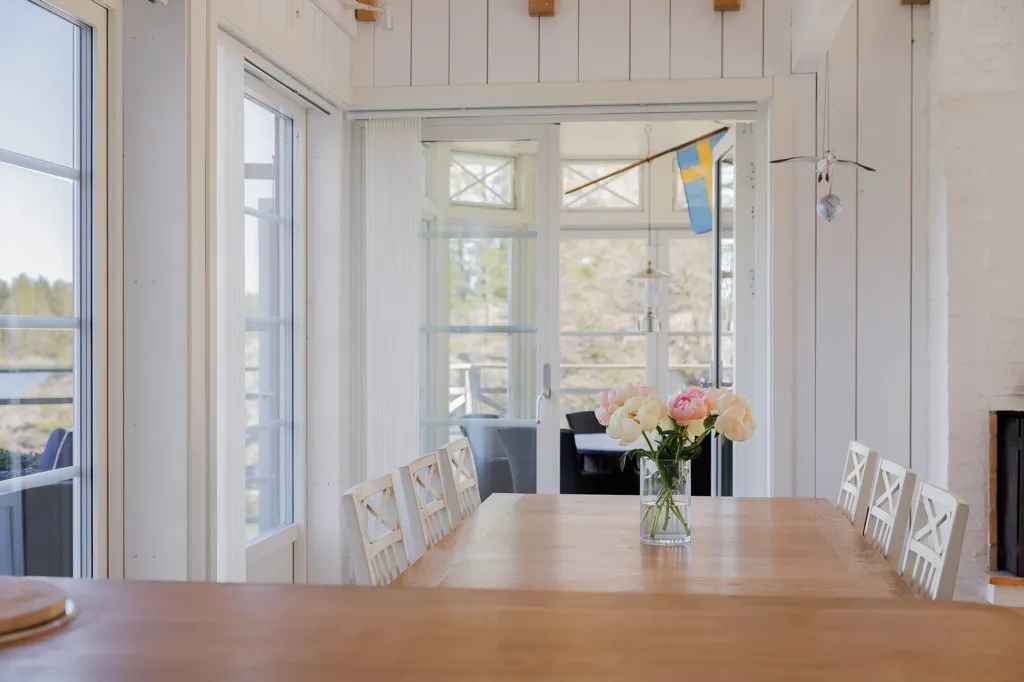 Sala da pranzo - Modern Holiday Home with Private Beach in Tjust