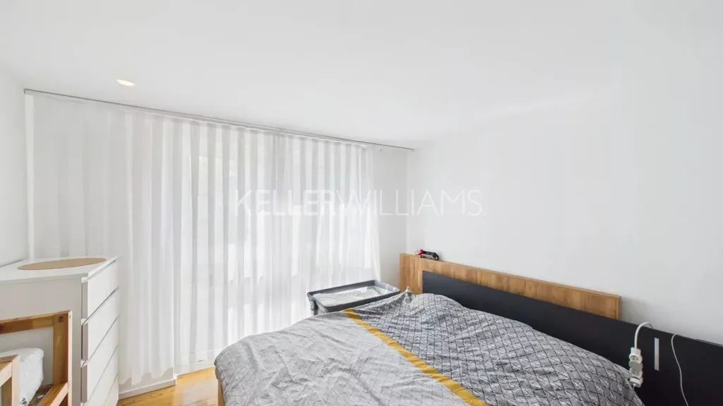 Chambres - Maison Rénovée de 9 Pièces à Rumelange