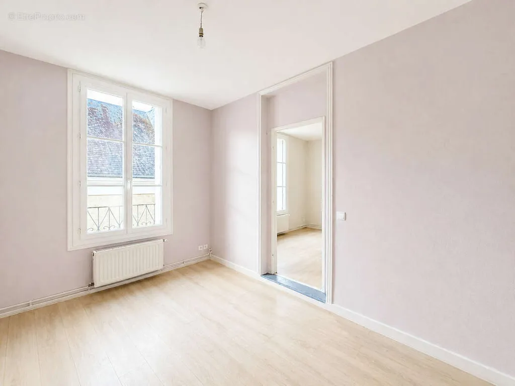 Toad - 3-Bedroom Apartment in Bléré Centre