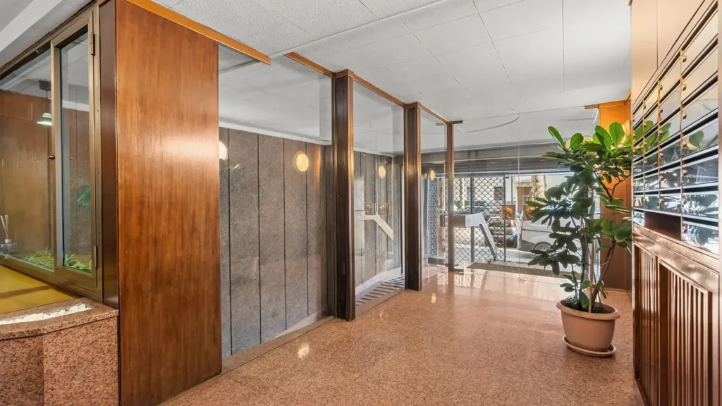 hallway_entrance