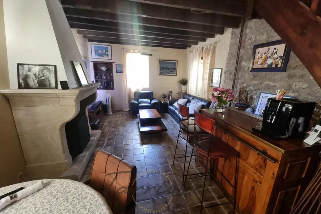Salle à manger - Mas de Caractère avec Piscine à Allan