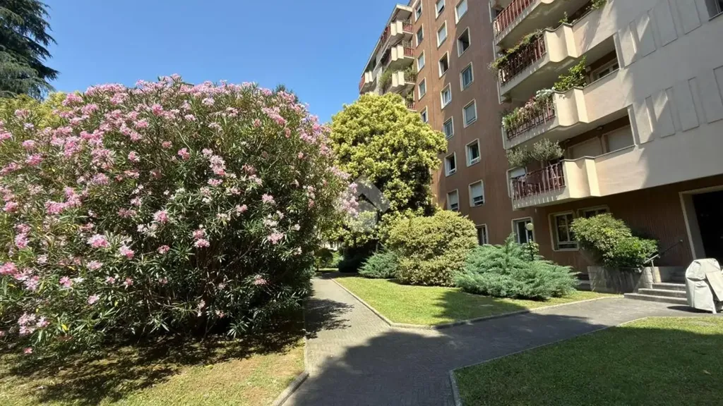 Jardin - Apartment with Balcony in Niguarda, Milan