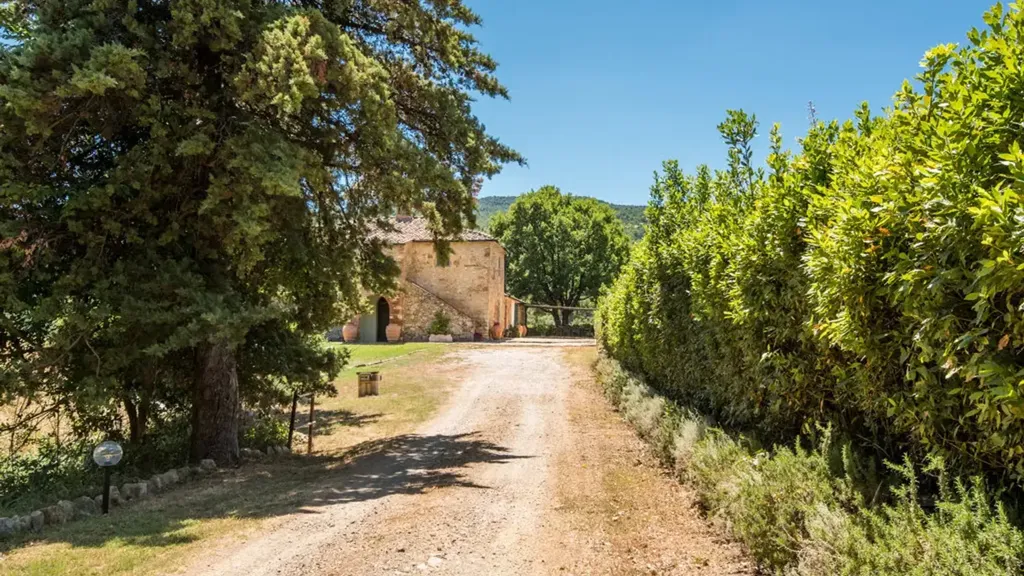 Exterior - Rustic Tuscan Cottage with Pool in Radicondoli