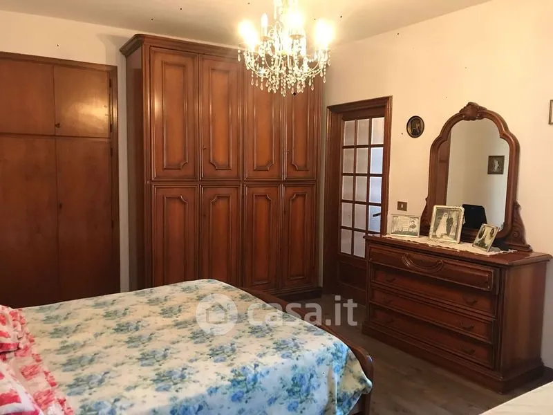 Chambres - Central Quadrilocale with Balcony in Sanremo