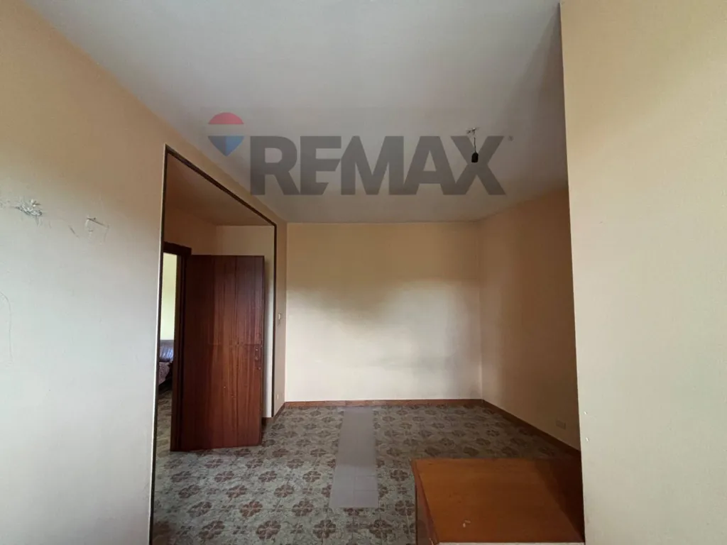 Esik - Semi-detached House with Garden in Mirabella Eclano