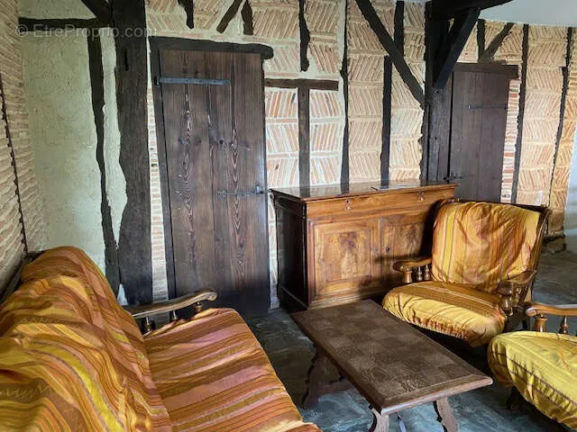 Elutuba - Charming Property with Historic Features in Salt Town