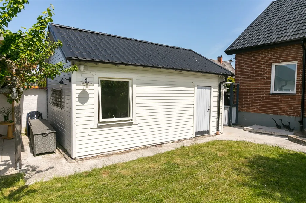 Garden - Modernised Villa with Guesthouse in Malmö